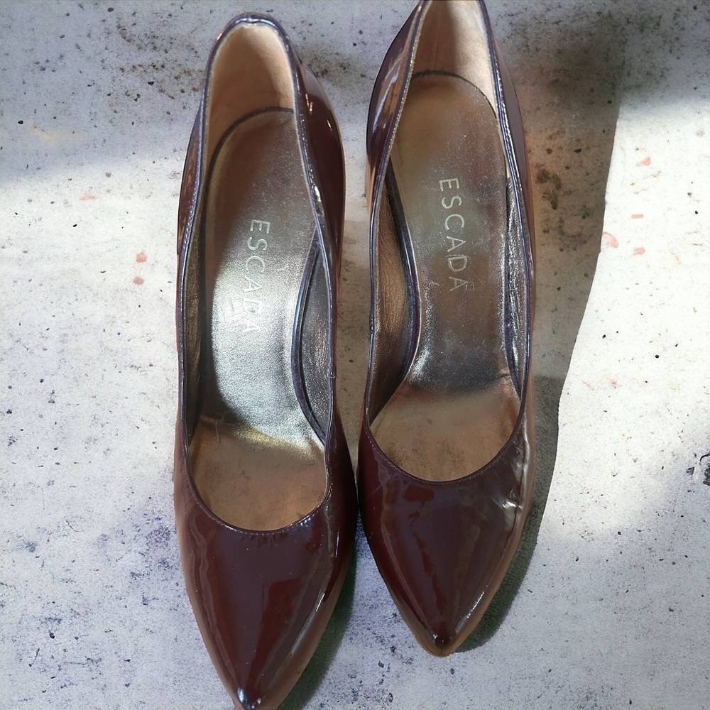 Escada wine color heels